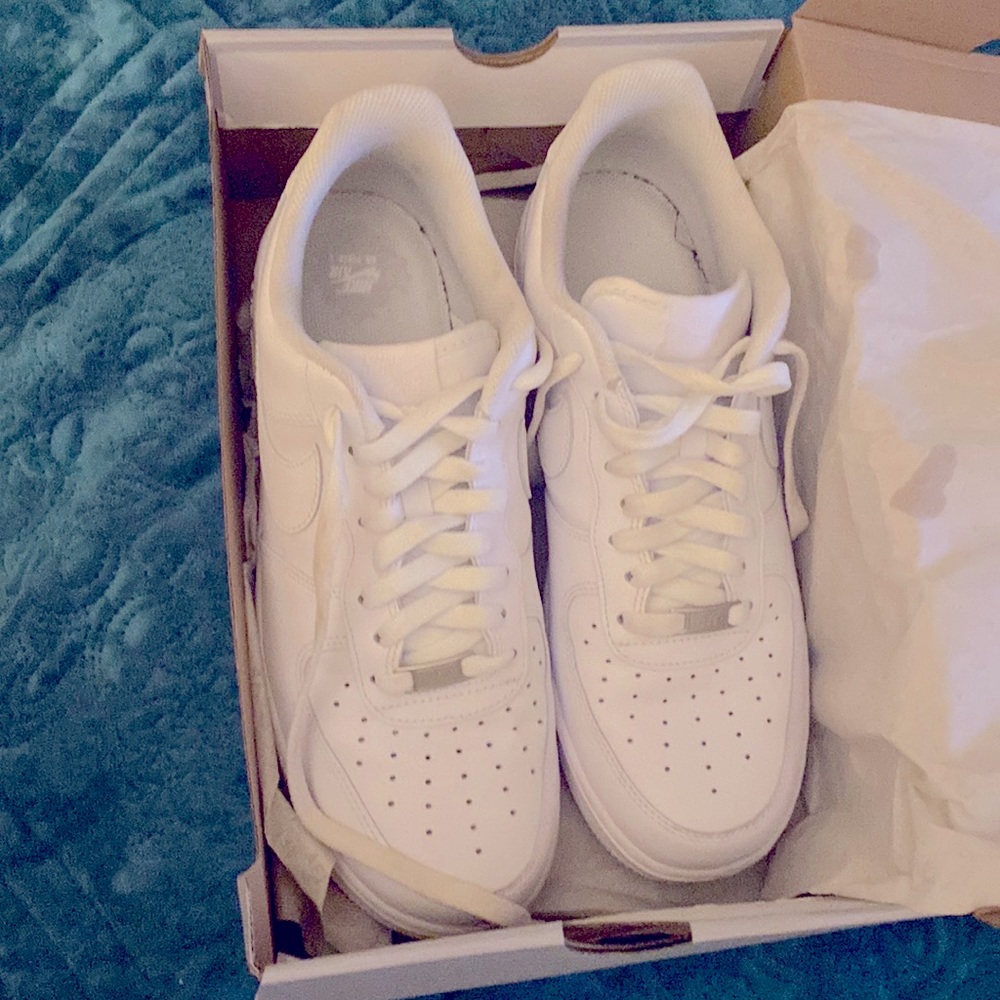 I’m selling a brand new Air Force 1